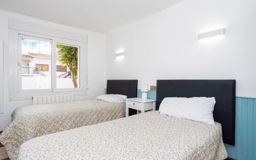 Property slide 25