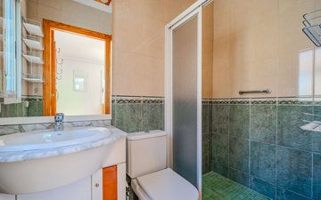 Property slide 32