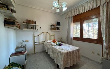 Property slide 32