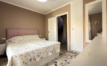 Property slide 32