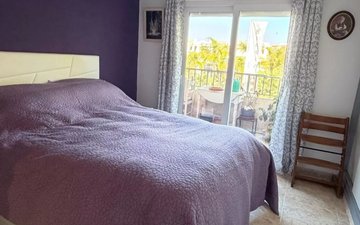 Property slide 32