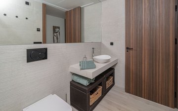 Property slide 32