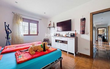 Property slide 23