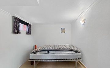 Property slide 32