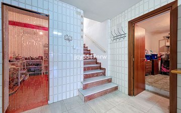 Property slide 32