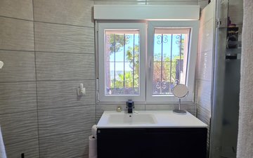Property slide 32