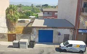 Property slide 32