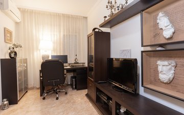 Property slide 32