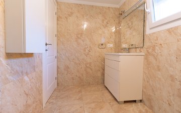 Property slide 44