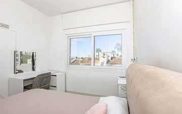 Property slide 32