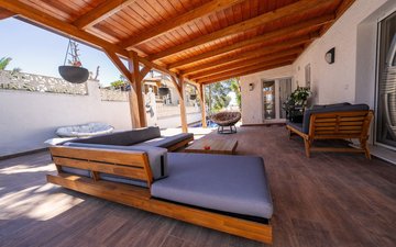Property slide 10