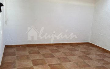 Property slide 32