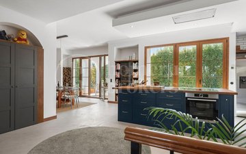 Property slide 21