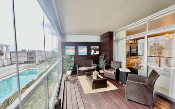 Property slide 32