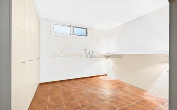 Property slide 32