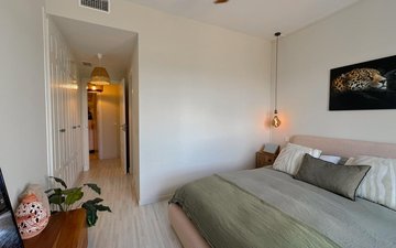 Property slide 32