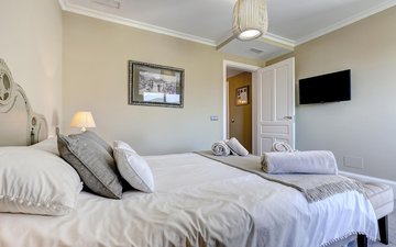 Property slide 32