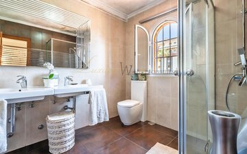 Property slide 32