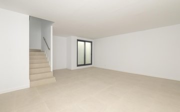 Property slide 32