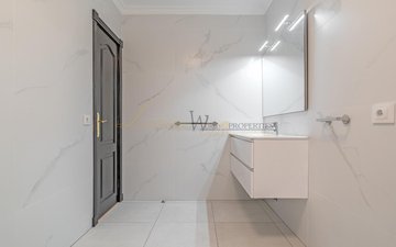 Property slide 32