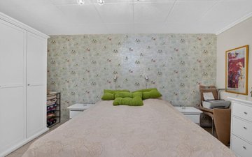 Property slide 17