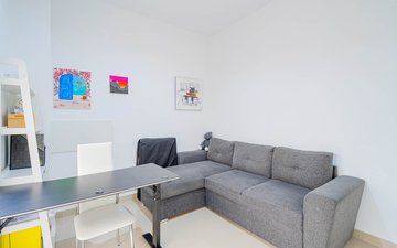 Property slide 32