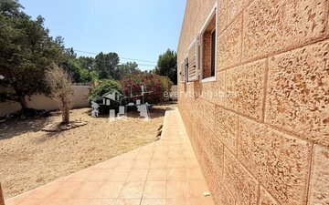 Property slide 25