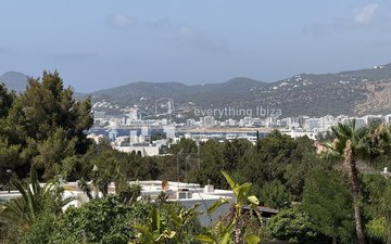 Property slide 32