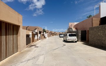Property slide 32