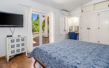 Property slide 18