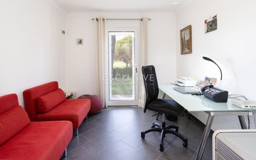 Property slide 10