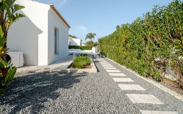 Property slide 32