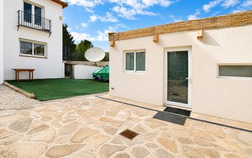 Property slide 21