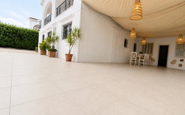 Property slide 10