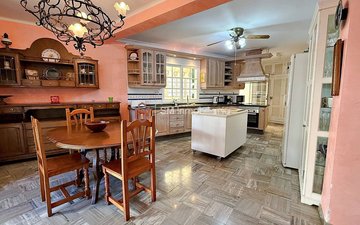 Property slide 10