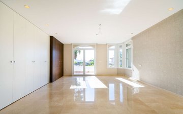 Property slide 32