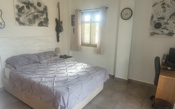 Property slide 25