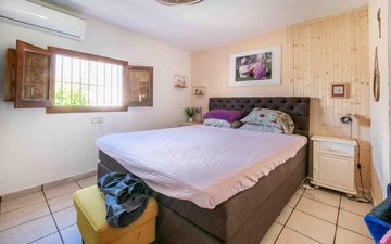 Property slide 16