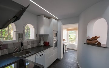 Property slide 10