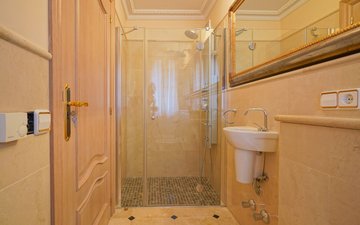Property slide 32