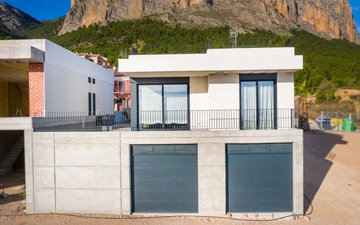 Property slide 32