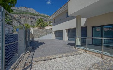 Property slide 40