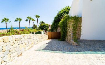 Property slide 44