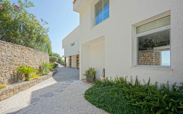 Property slide 61