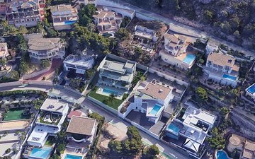 Property slide 32