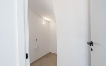 Property slide 32