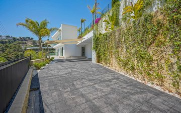 Property slide 44