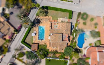 Property slide 32