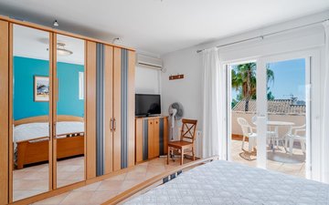 Property slide 32