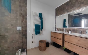 Property slide 20
